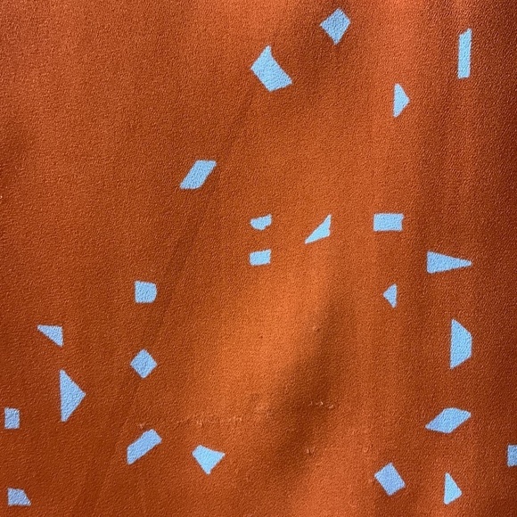 Sleeveless‎ Orange Patterned Button-down Top - Picture 5 of 5